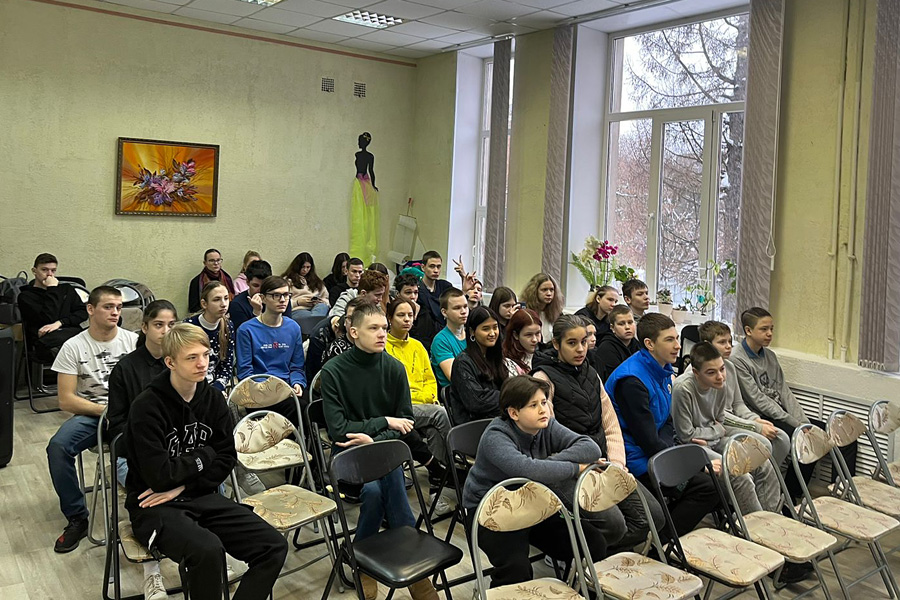 Воспитание. Мужчина с ребенком. Гордиться детьми. Гордиться детьми. Успешный спортивный ребенок.