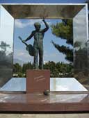 Памятник Высоцкому в Подгорице - столице Черногории