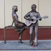 Памятник Владимиру Высоцкому и Марине Влади в г. Екатеринбург